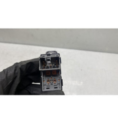 Interrupteur de leve vitre avant droit HYUNDAI I 20 2 Photo n°1