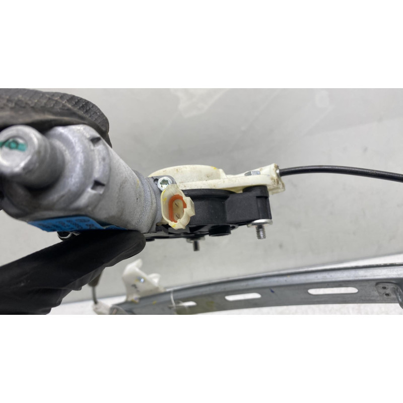 Leve vitre electrique arriere droit HYUNDAI I 20 2 Photo n°4