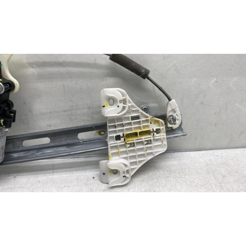 Leve vitre electrique arriere droit HYUNDAI I 20 2 Photo n°5