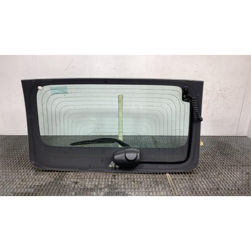 Lunette arriere PEUGEOT 107 Photo n°4
