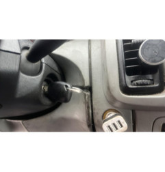 Poignee porte avant gauche OPEL VIVARO 1