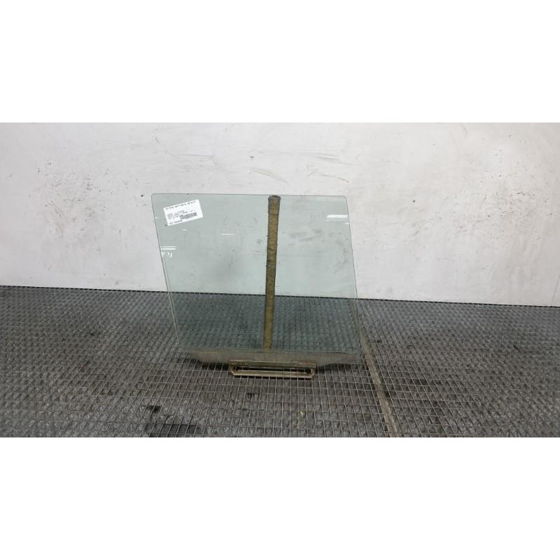 Vitre arriere droit MAZDA DEMIO Photo n°5