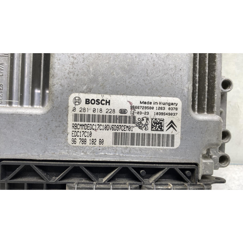 Calculateur moteur PEUGEOT 208 1 Photo n°4