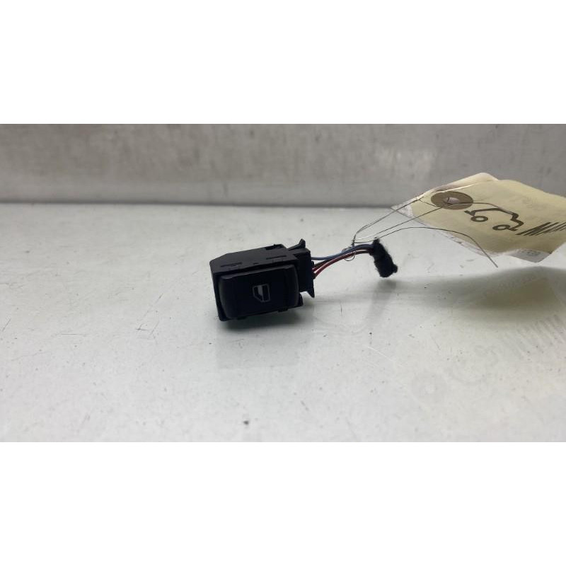 Interrupteur de leve vitre arriere gauche VOLKSWAGEN GOLF 4 Photo n°3