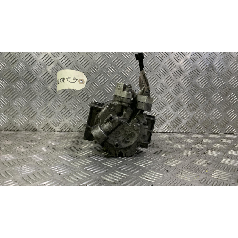 Compresseur clim FORD FOCUS 3 Photo n°4