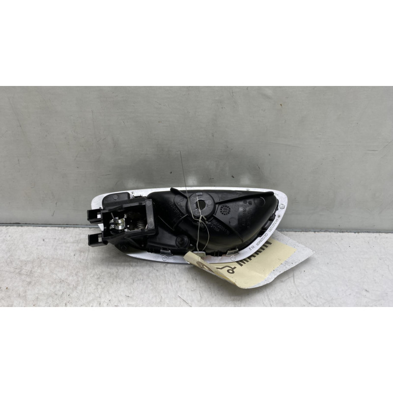 Poignee interieur arriere droit RENAULT SCENIC 4 Photo n°2