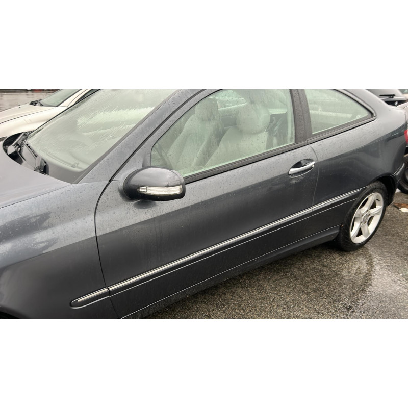 Pare choc arriere MERCEDES CLASSE C 203 COUPE SPORT Photo n°17