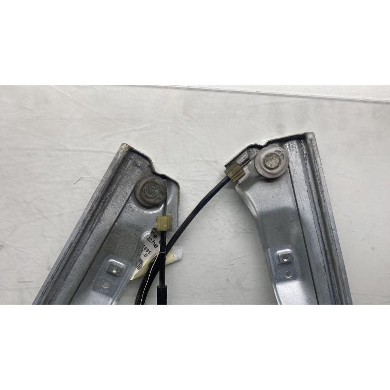 Leve vitre electrique avant gauche RENAULT CLIO 3 Photo n°1