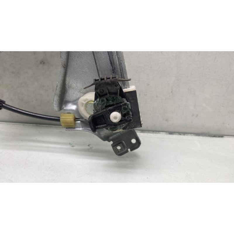Leve vitre electrique avant gauche RENAULT CLIO 3 Photo n°3