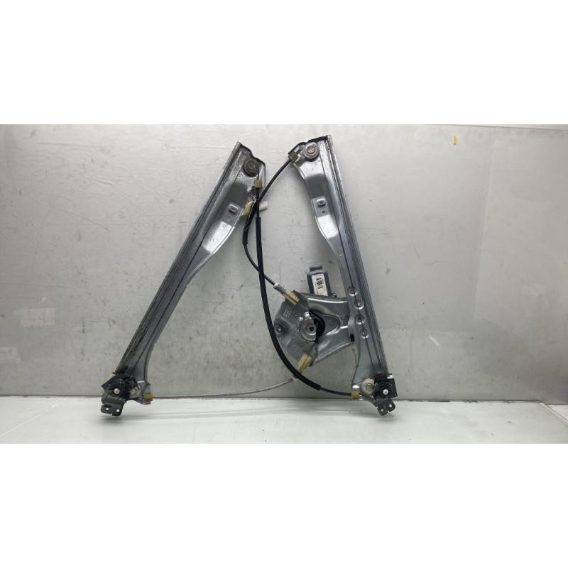 Leve vitre electrique avant gauche RENAULT CLIO 3 Photo n°7
