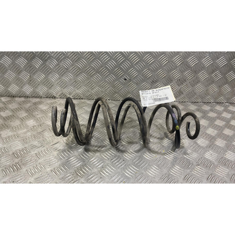 Ressort de suspension arriere droit PEUGEOT 308 2 Photo n°3