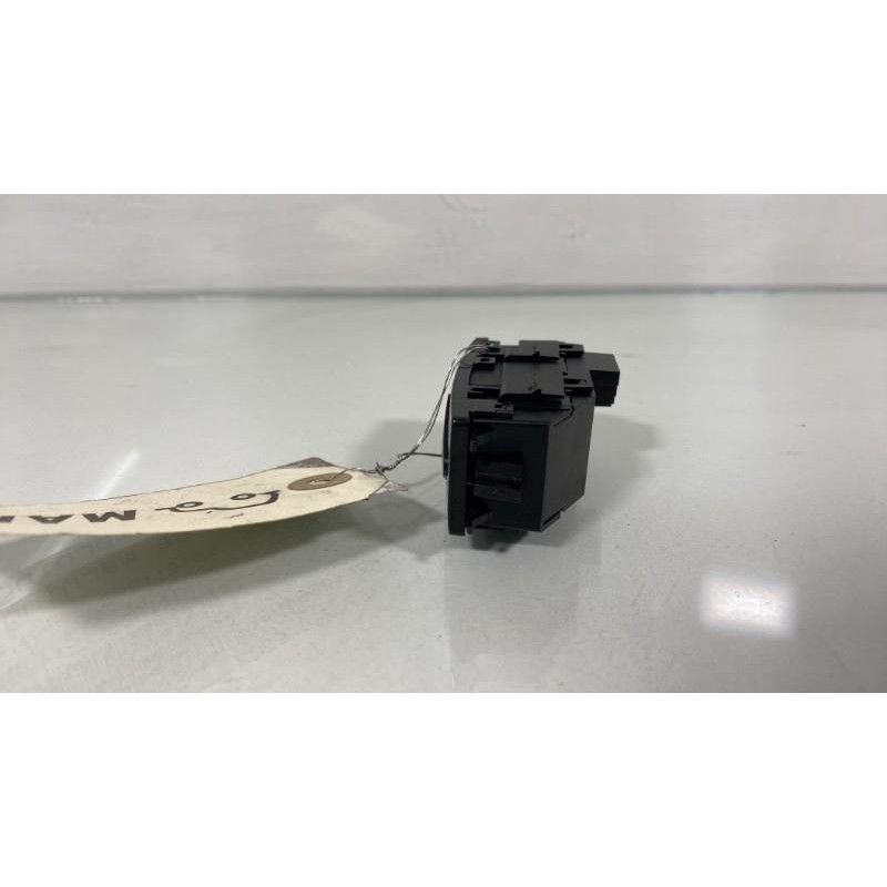 Bouton de warning MERCEDES CLASSE C 204 Photo n°1