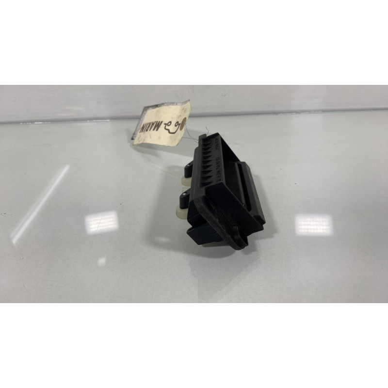 Bouton de coffre MERCEDES CLASSE C 204 Photo n°2