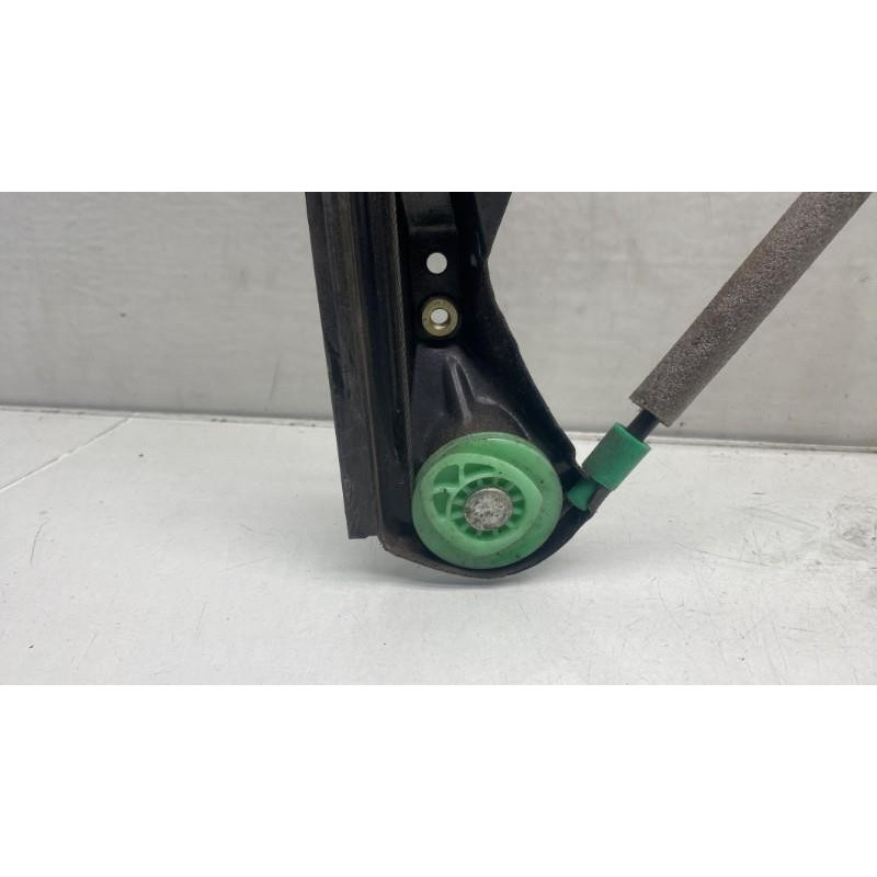 Leve vitre electrique avant droit FORD FOCUS 1 Photo n°1
