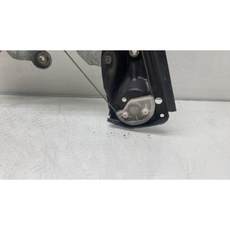 Leve vitre electrique avant droit FORD FOCUS 1 Photo n°10