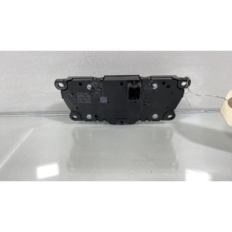 Bouton de warning FORD KUGA 2 Photo n°1
