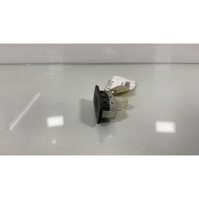 Bouton de coffre RENAULT CLIO 4 Photo n°2
