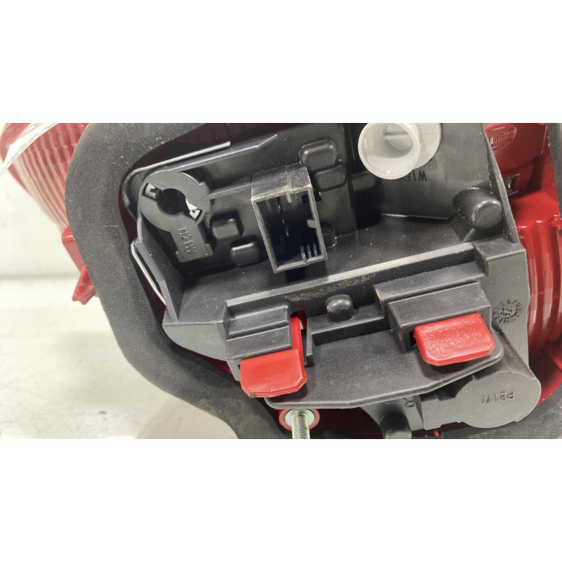 Feu arriere secondaire droit (feux) VOLKSWAGEN TOURAN 2 Photo n°3