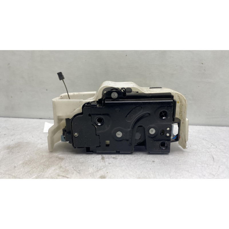 Serrure avant droit VOLKSWAGEN TOURAN 2 Photo n°3