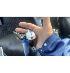 Serrure avant gauche TOYOTA AVENSIS 2