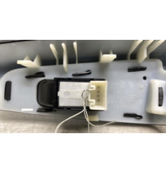 Interrupteur de leve vitre arriere droit SKODA SUPERB 2