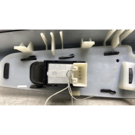Interrupteur de leve vitre arriere droit SKODA SUPERB 2