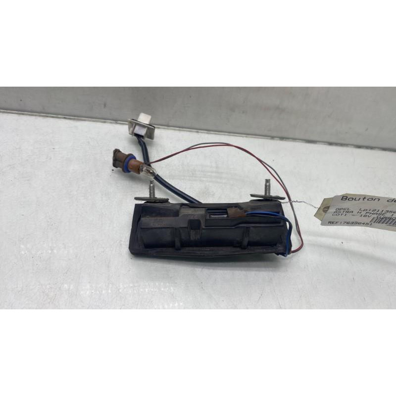 Bouton de coffre OPEL ASTRA H Photo n°1
