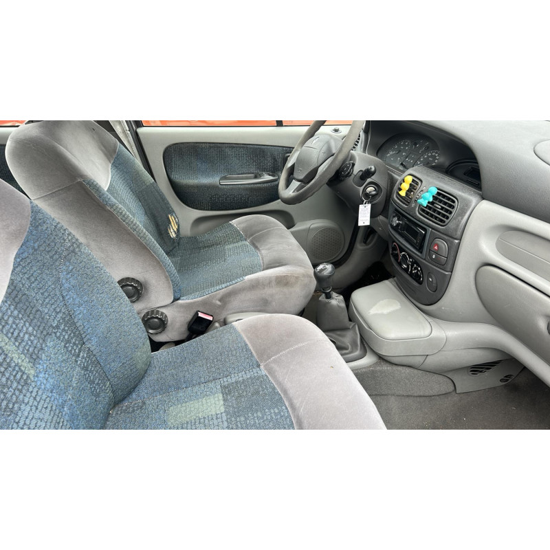 Compresseur clim RENAULT SCENIC 1 Photo n°9