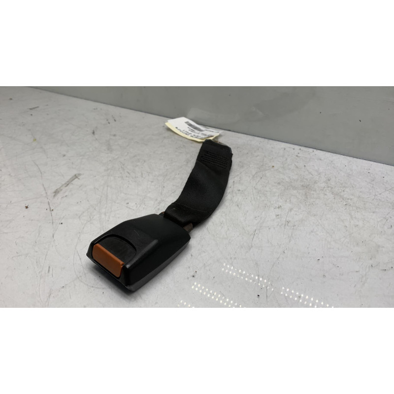 Attache ceinture arriere droit PEUGEOT 205 Photo n°1