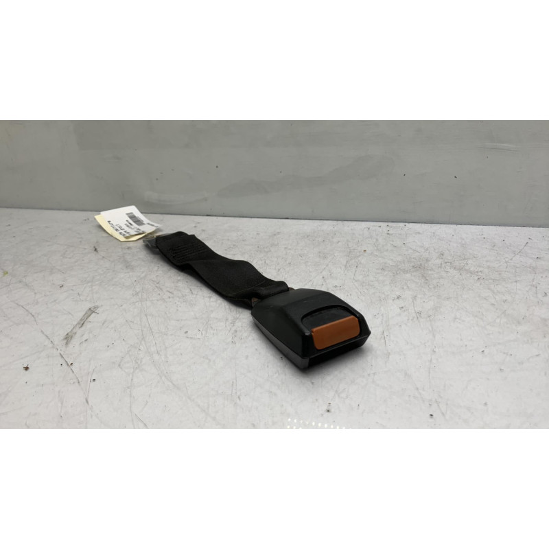 Attache ceinture arriere droit PEUGEOT 205 Photo n°2