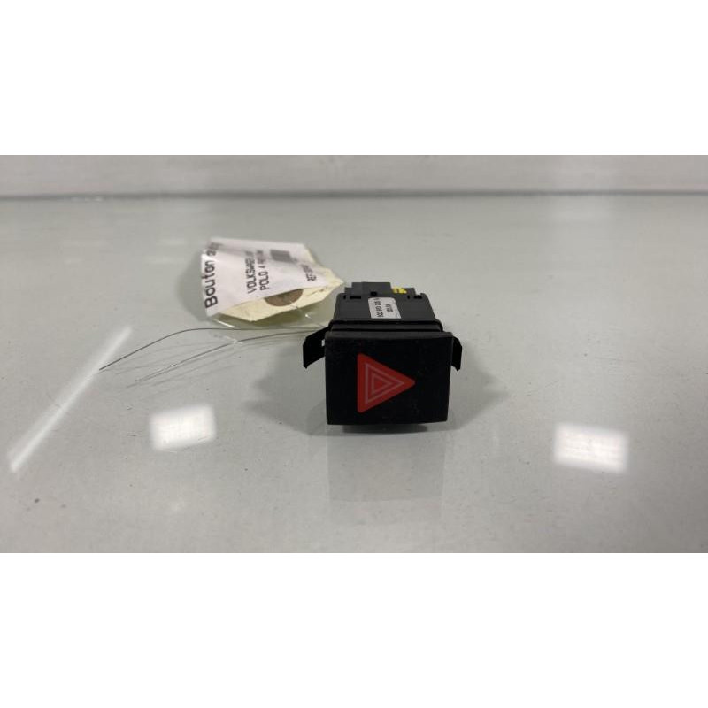 Bouton de warning VOLKSWAGEN POLO 4 Photo n°3