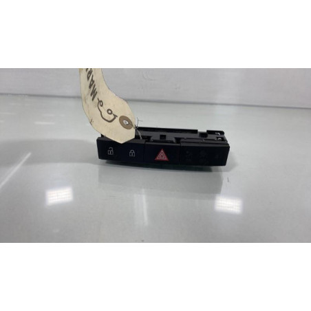 Bouton de warning OPEL ASTRA J