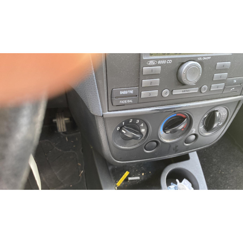 Vitre avant droit FORD FIESTA 5 Photo n°9