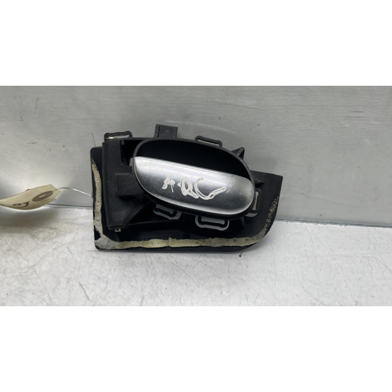 Poignee interieur arriere gauche PEUGEOT 206 Photo n°3