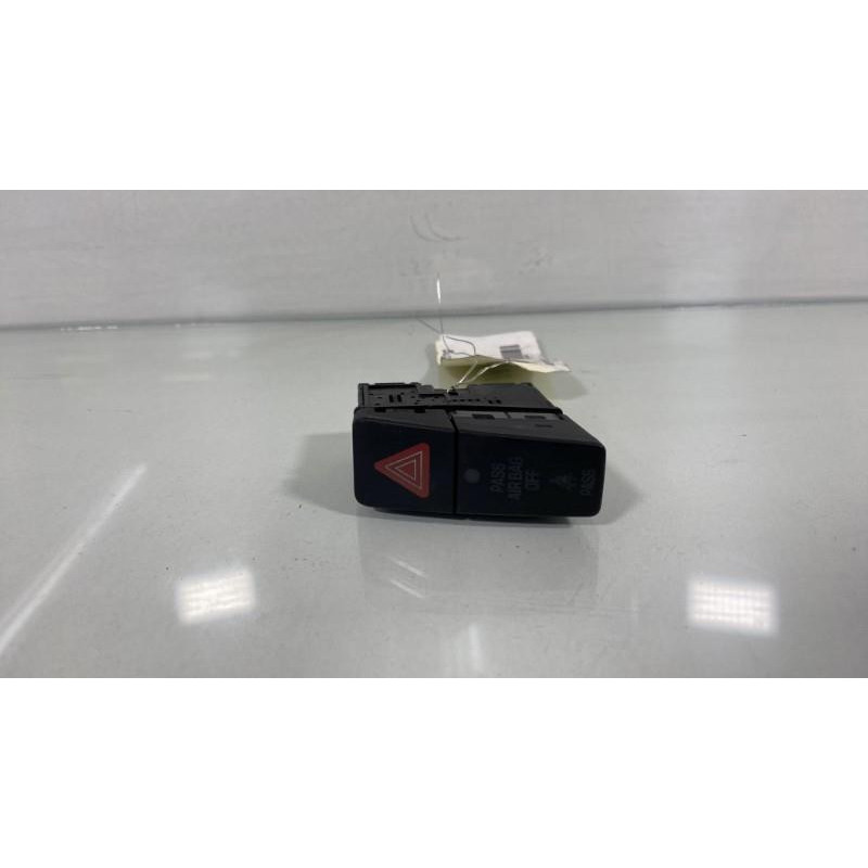 Bouton de warning SUZUKI SWIFT 4 Photo n°1