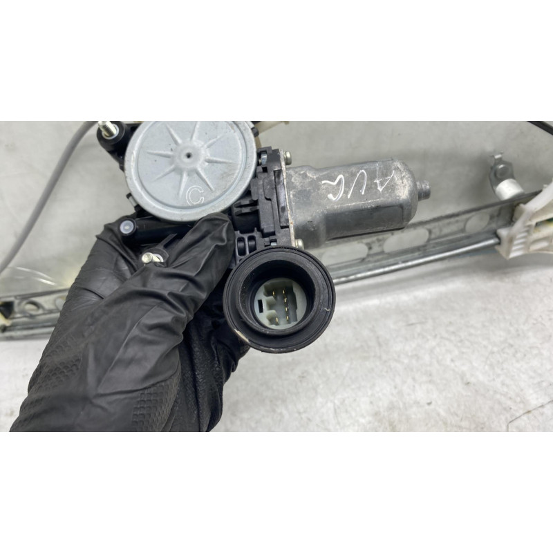 Leve vitre electrique avant gauche SUZUKI SWIFT 4 Photo n°5