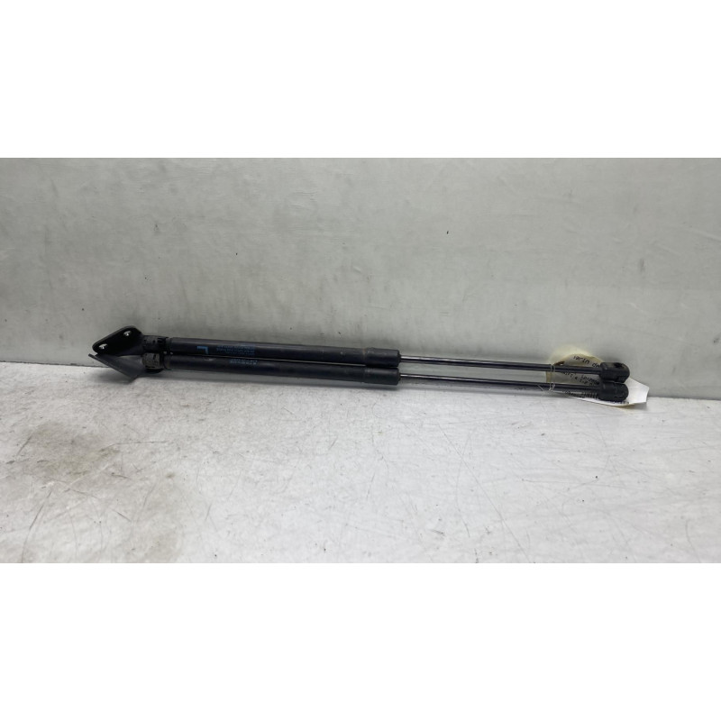Verin de coffre SUZUKI SWIFT 4 Photo n°4