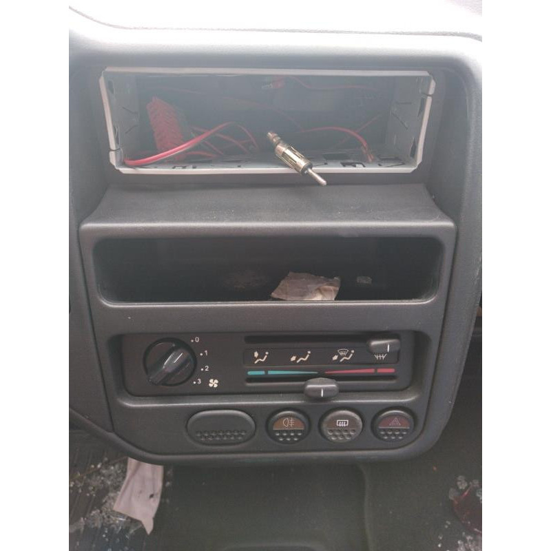 Poignee porte avant droit PEUGEOT 106 Photo n°15