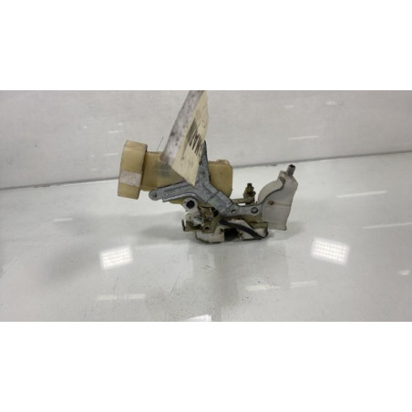 Serrure avant droit TOYOTA YARIS 1