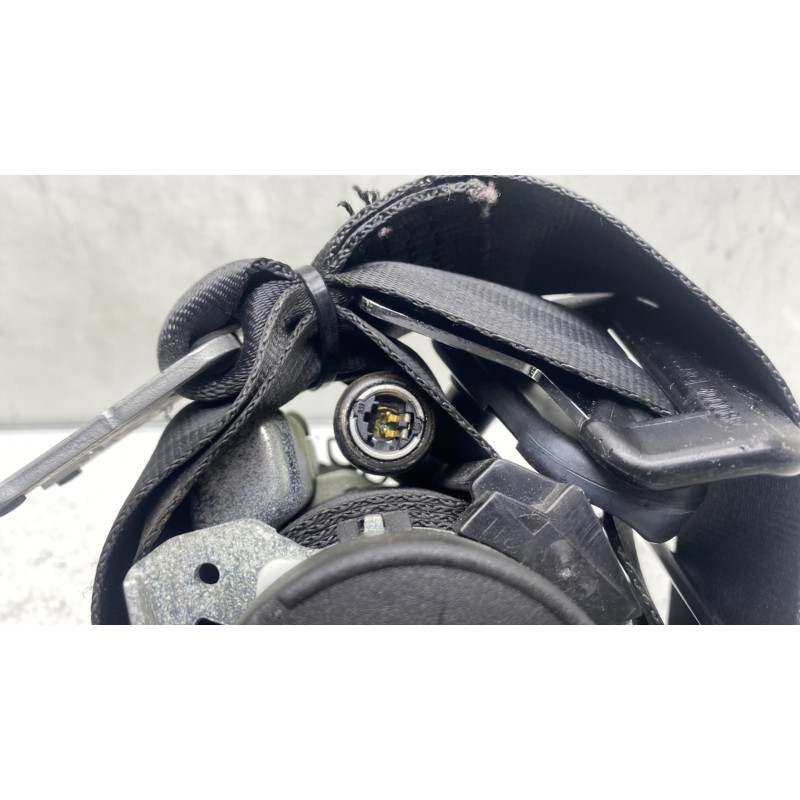Pretensionneur de ceinture avant droit RENAULT MEGANE 3 Photo n°4