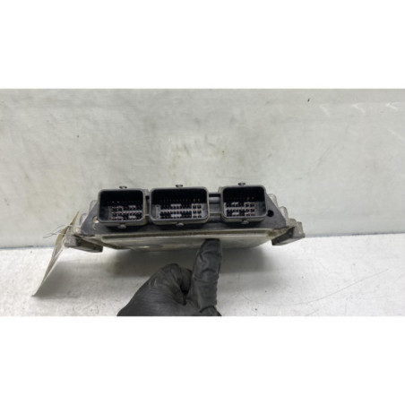 Calculateur moteur OPEL VIVARO 1 Photo n°1