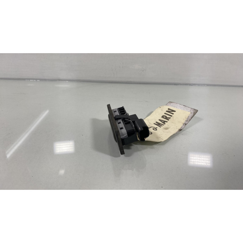 Bouton de coffre PEUGEOT 308 2 SW Photo n°3