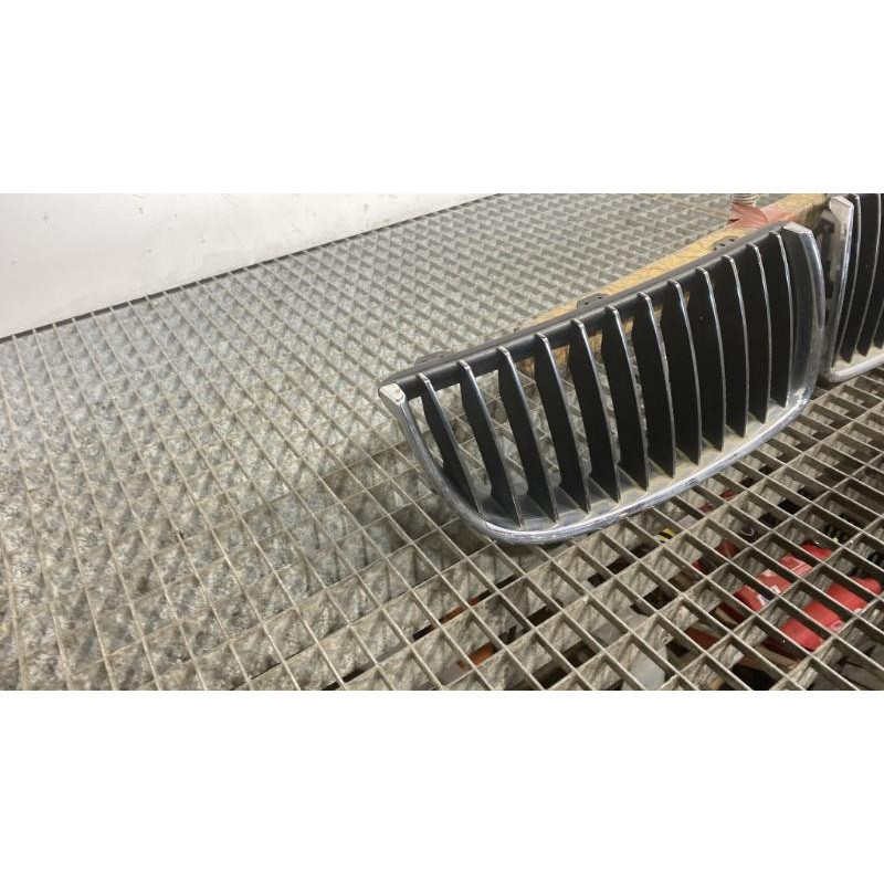 Calandre BMW SERIE 3 E90 Photo n°3