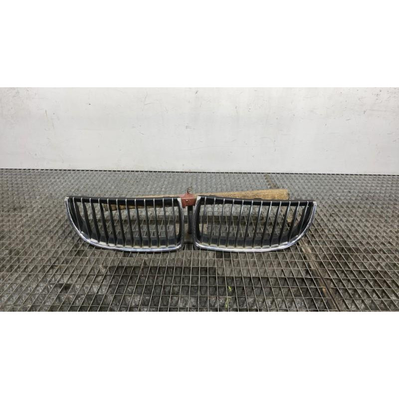 Calandre BMW SERIE 3 E90 Photo n°4