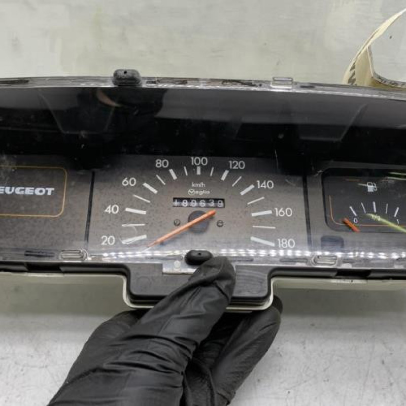 Compteur PEUGEOT 205 Photo n°3