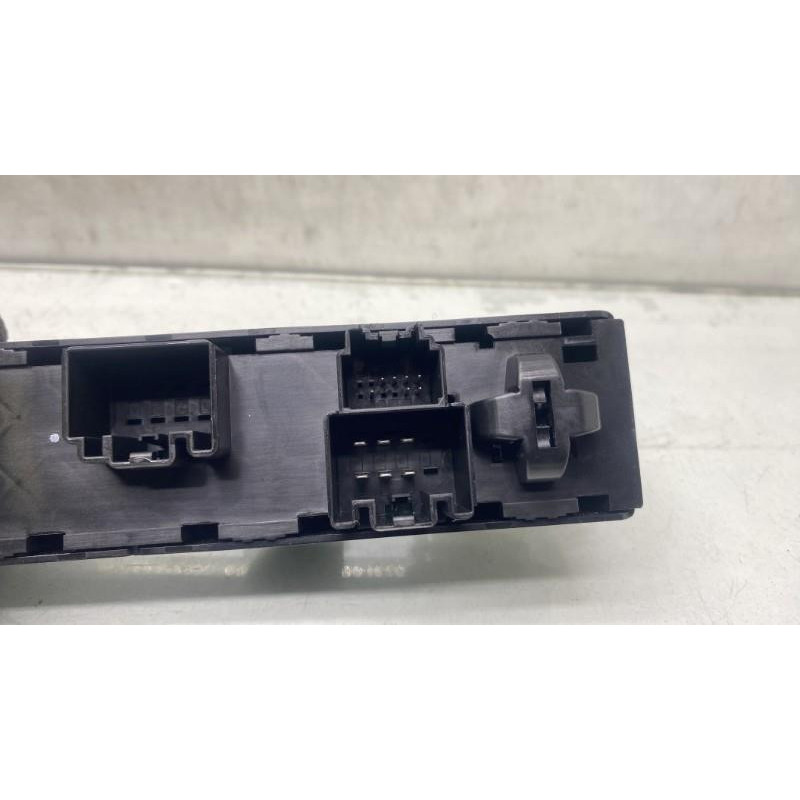 Interrupteur de leve vitre avant gauche FORD FOCUS 3 Photo n°4