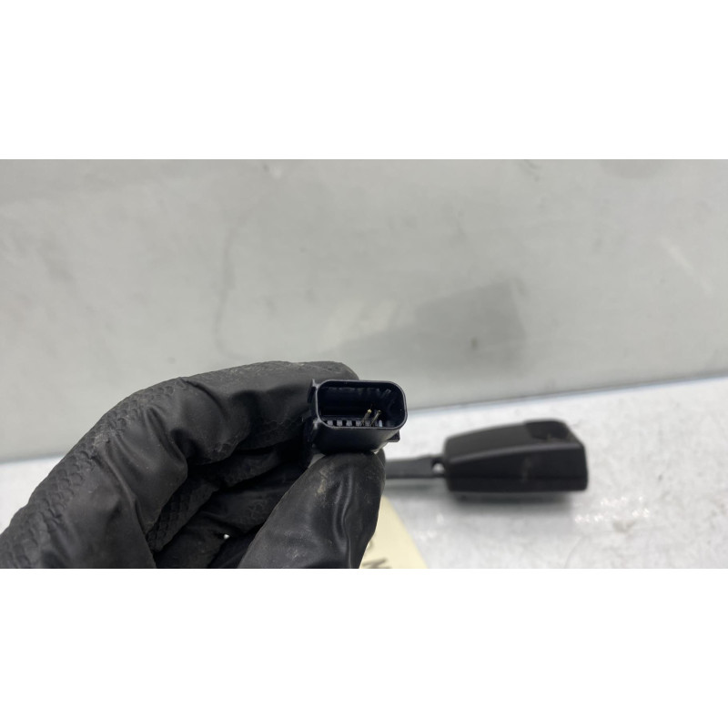 Attache ceinture avant gauche FORD MONDEO 4 Photo n°4