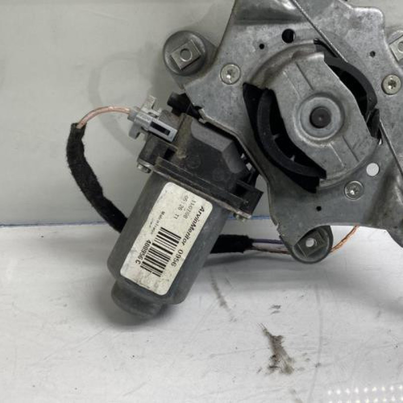 Leve vitre electrique avant droit RENAULT TWINGO 2 Photo n°7