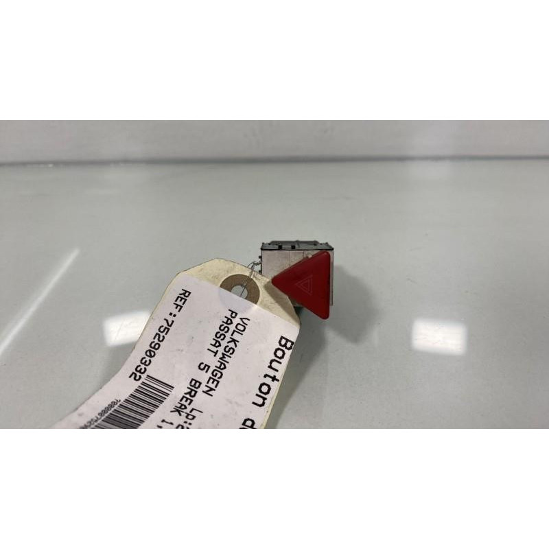 Bouton de warning VOLKSWAGEN PASSAT 5 Photo n°2
