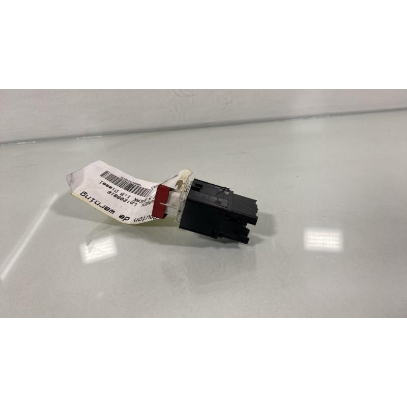 Bouton de warning VOLKSWAGEN PASSAT 5 Photo n°3